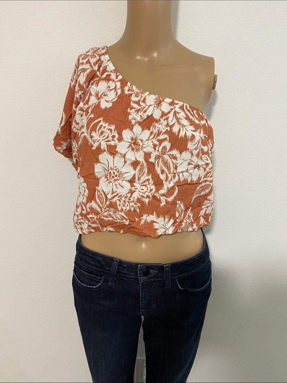 Hurley Rust and White One-Shoulder Floral Crop Top Sz XL